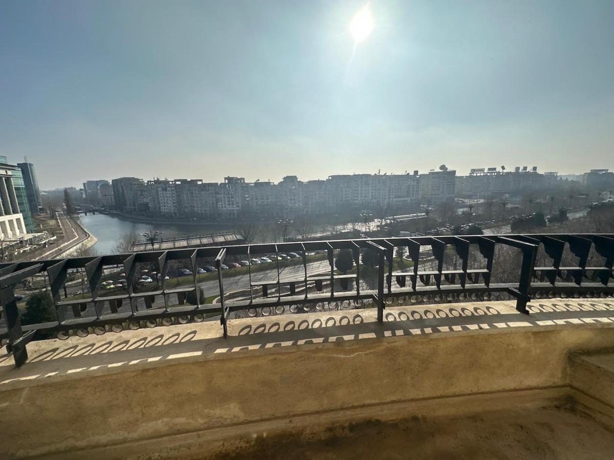 Unirii Lake Tribunal Bucharest Luaran gambar