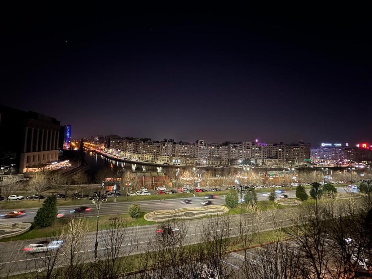 Unirii Lake Tribunal Bucharest Luaran gambar