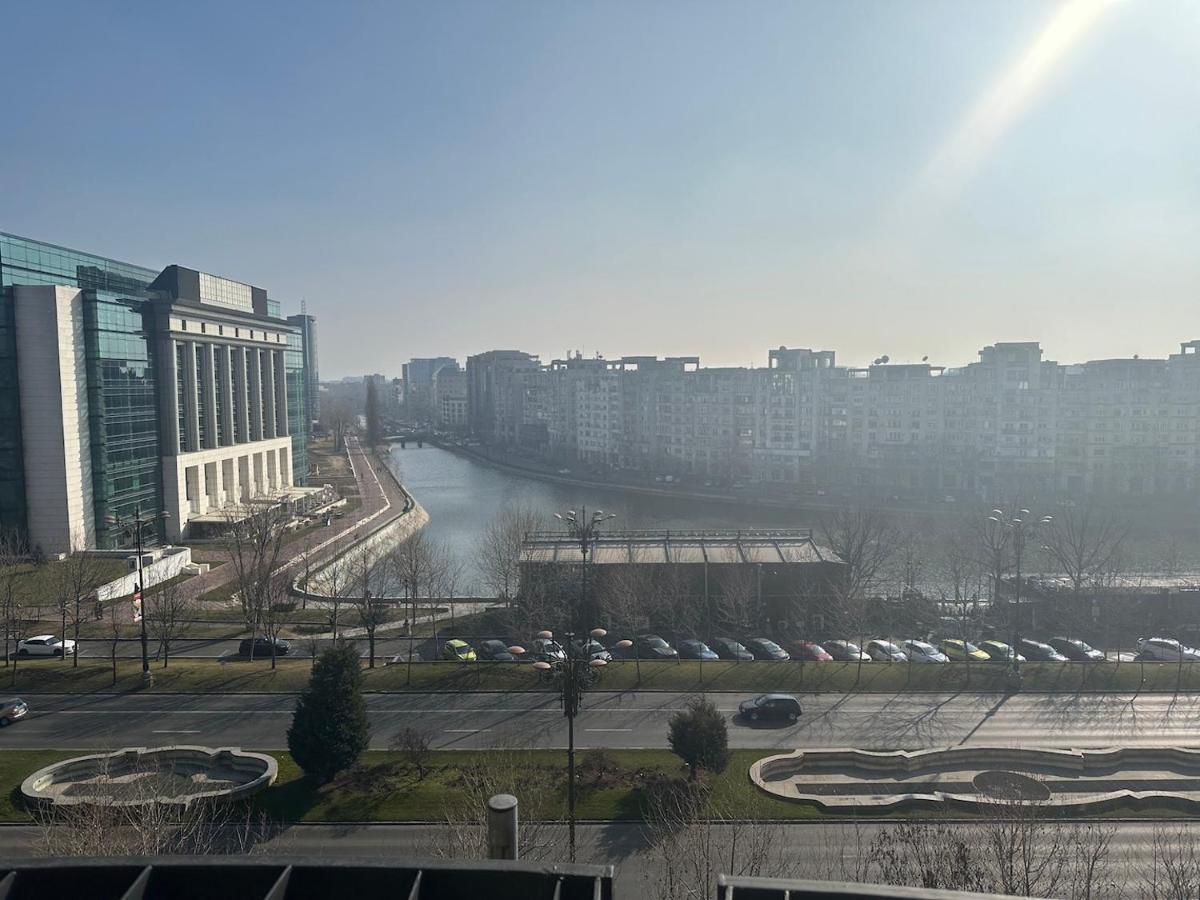 Unirii Lake Tribunal Bucharest Luaran gambar