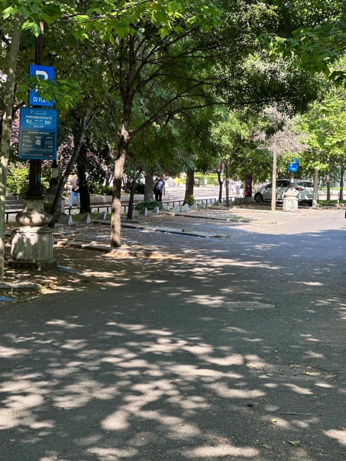 Unirii Lake Tribunal Bucharest Luaran gambar